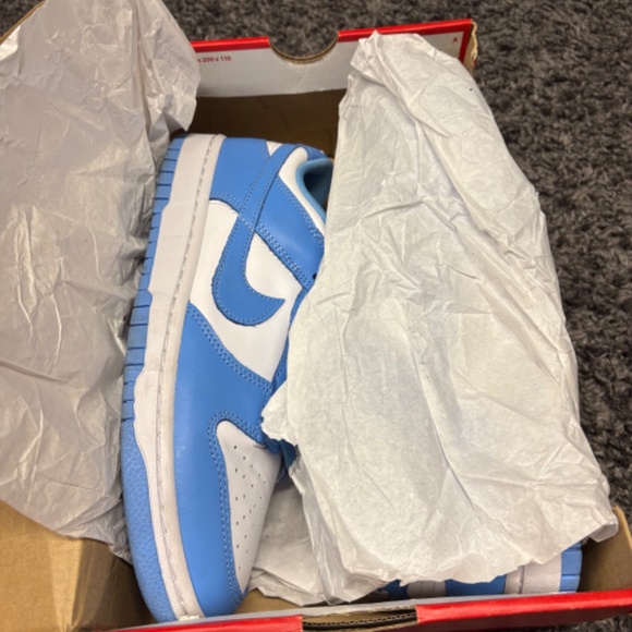 Nike Dunk Low UNC Style # DD1391-102 Men's Size 9 University Blue White - Picture 7 of 7